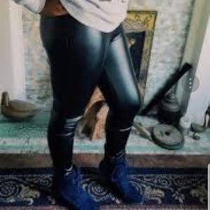 Liquid Asset - Leggings - Avon "Mark" sz M(6-8)